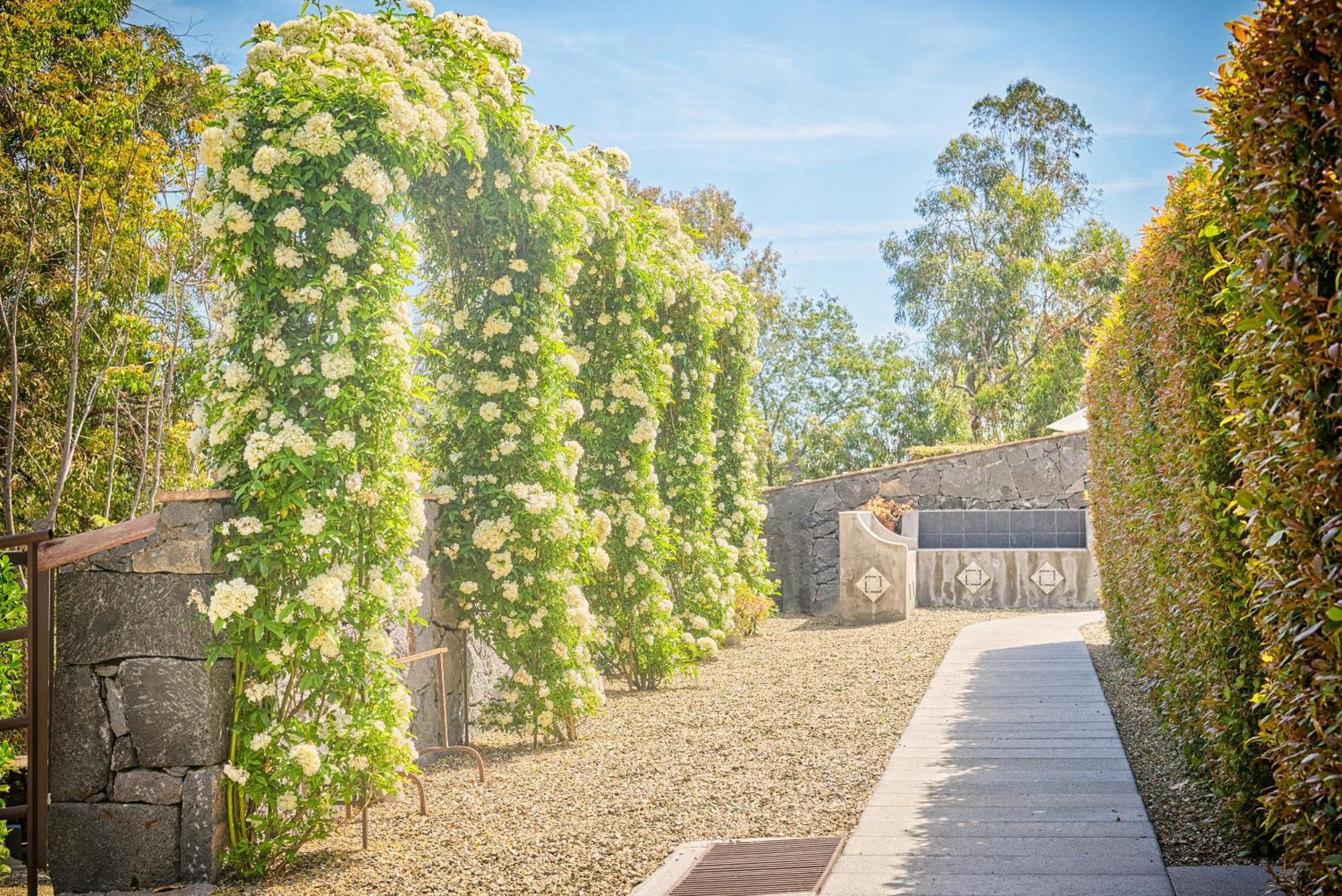 Il Casale Di Monacella Aparthotel Santa Venerina Exterior foto